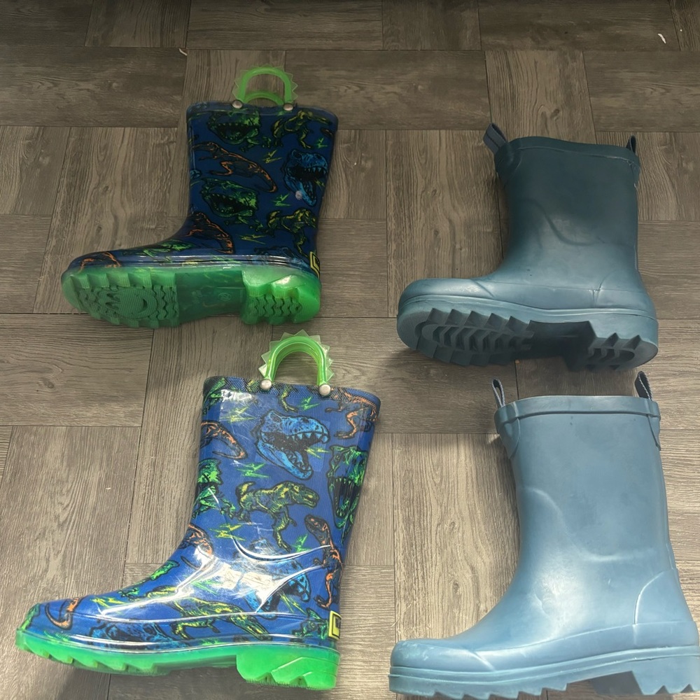 Kids rainboots bundle
